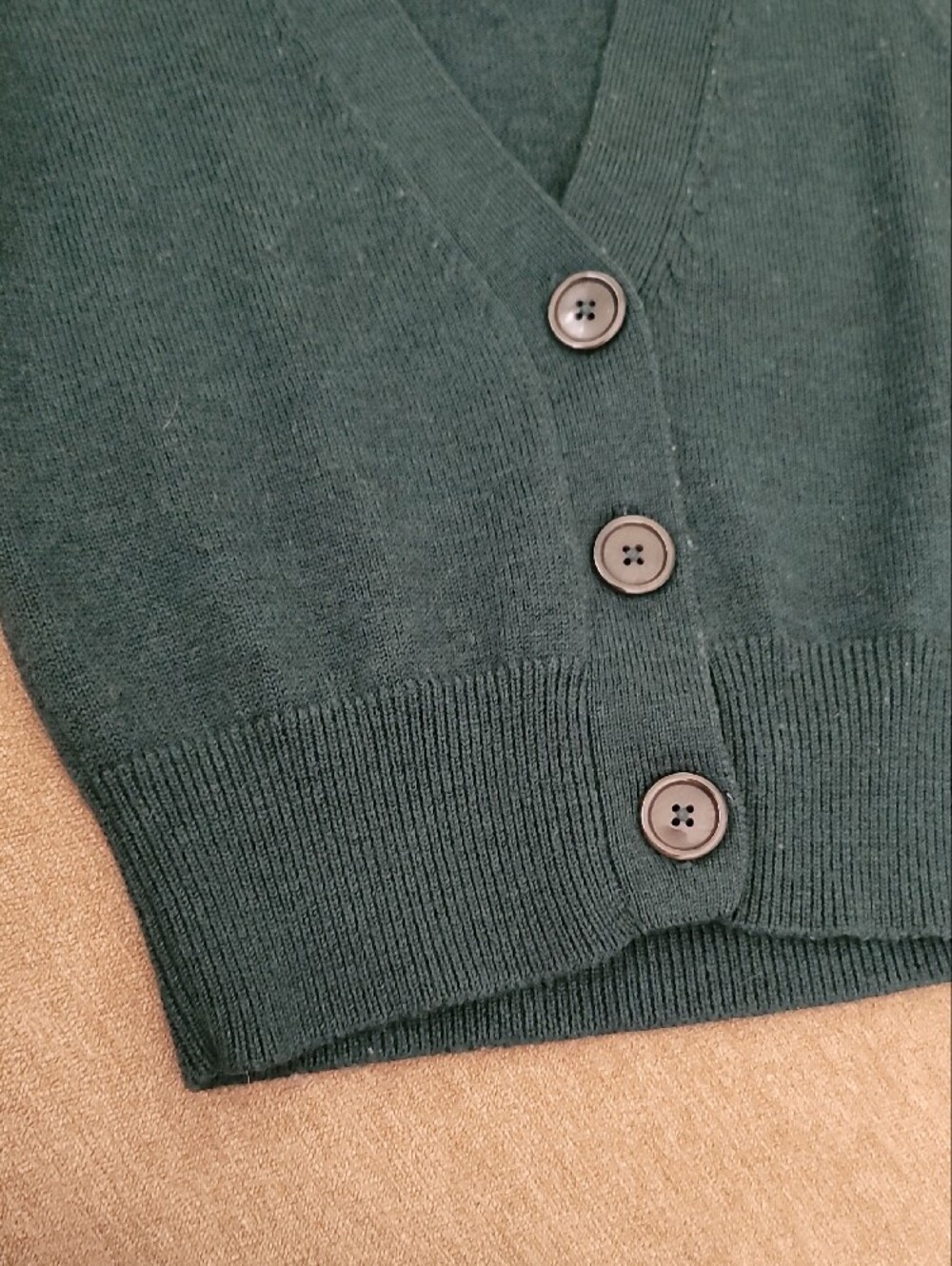 100% Italian Merino Wool Forest Green Button-Front Cardigan - Club Monaco - Picture 9 of 16